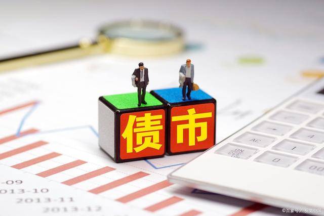 人民币对美元跌破7.12：股市债市新风向，投资者如何应变？