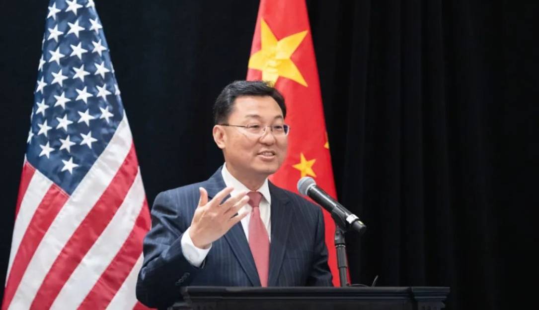 哈里斯民调领先，特朗普又打“中国牌”，我大使把话说透