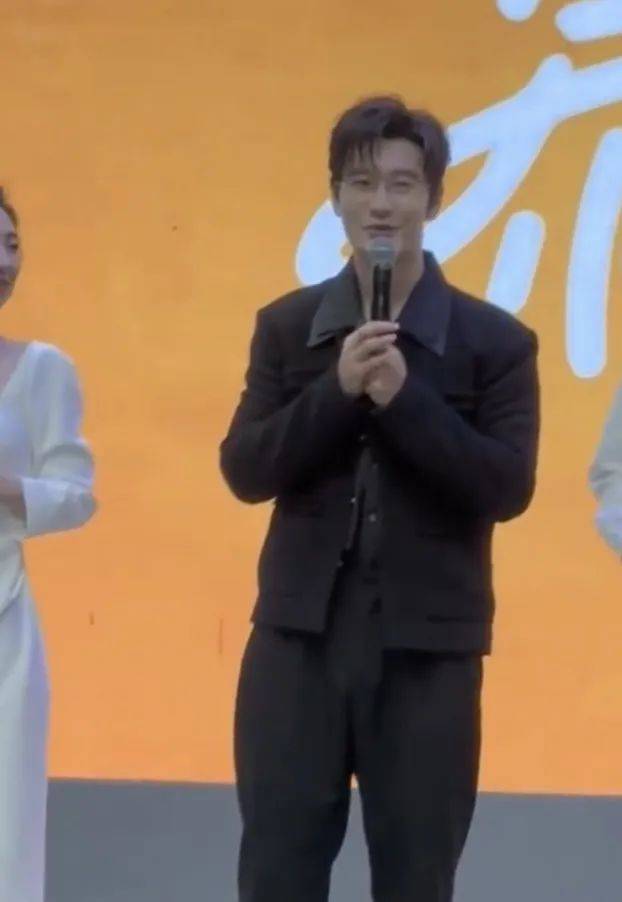 黄晓明女友叶珂发文公开道歉！回应多个网络传闻，称决定退出网络