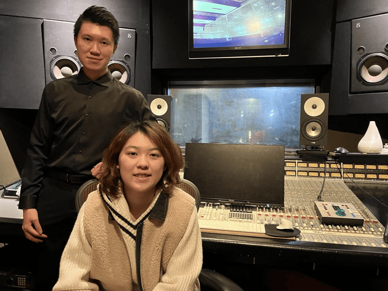 旅美青年钢琴家廖偲婕再任监制 致敬许冠杰《新的开始》 ！