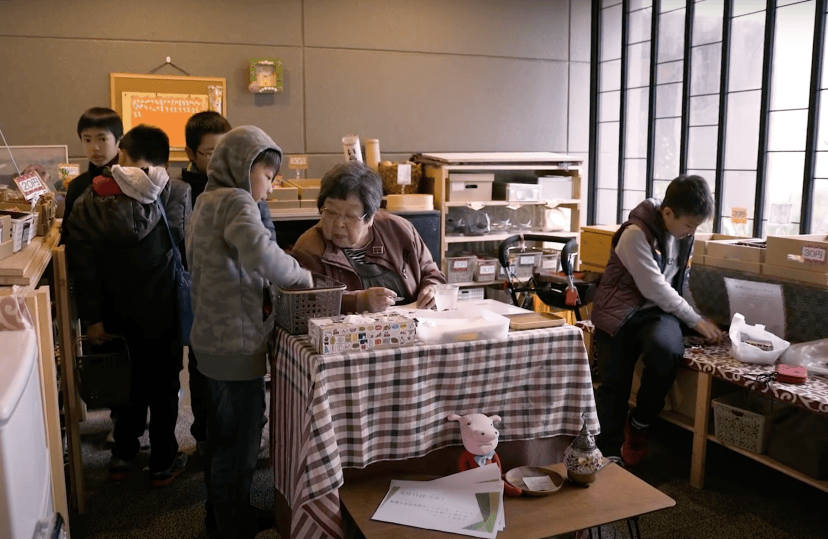 日本养老神话，也“塌房”了？