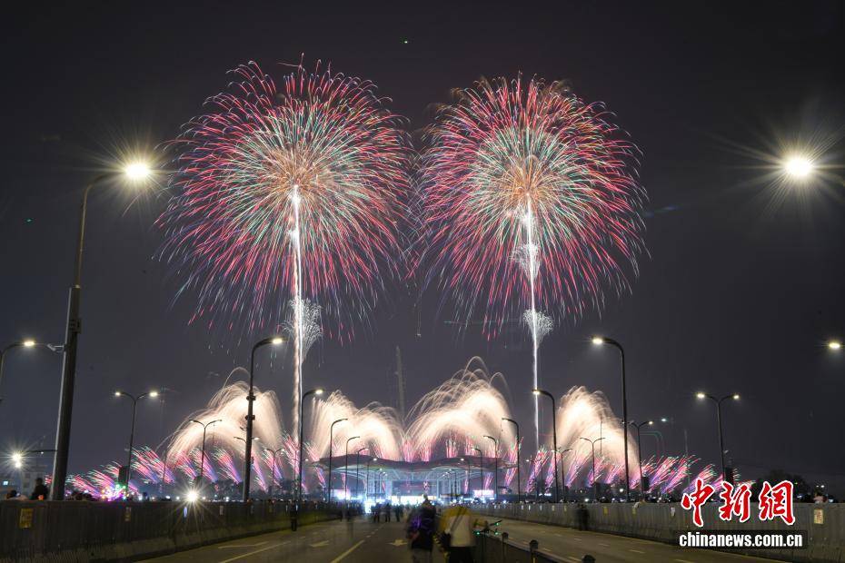 湖南浏阳焰火大会 6国焰火团队夜空对决