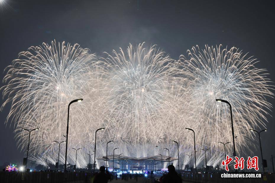 湖南浏阳焰火大会 6国焰火团队夜空对决